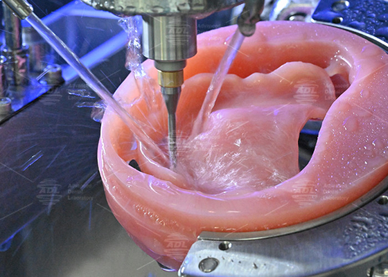 Práctica dental profesional Dentadura acrílica rectificada con tecnología CAD/CAM